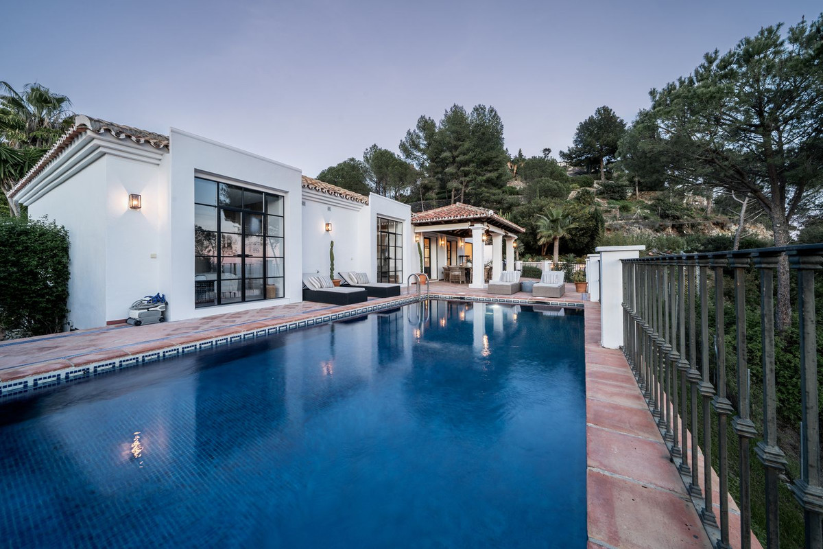 Modern 4-Bed Villa in El Madroñal