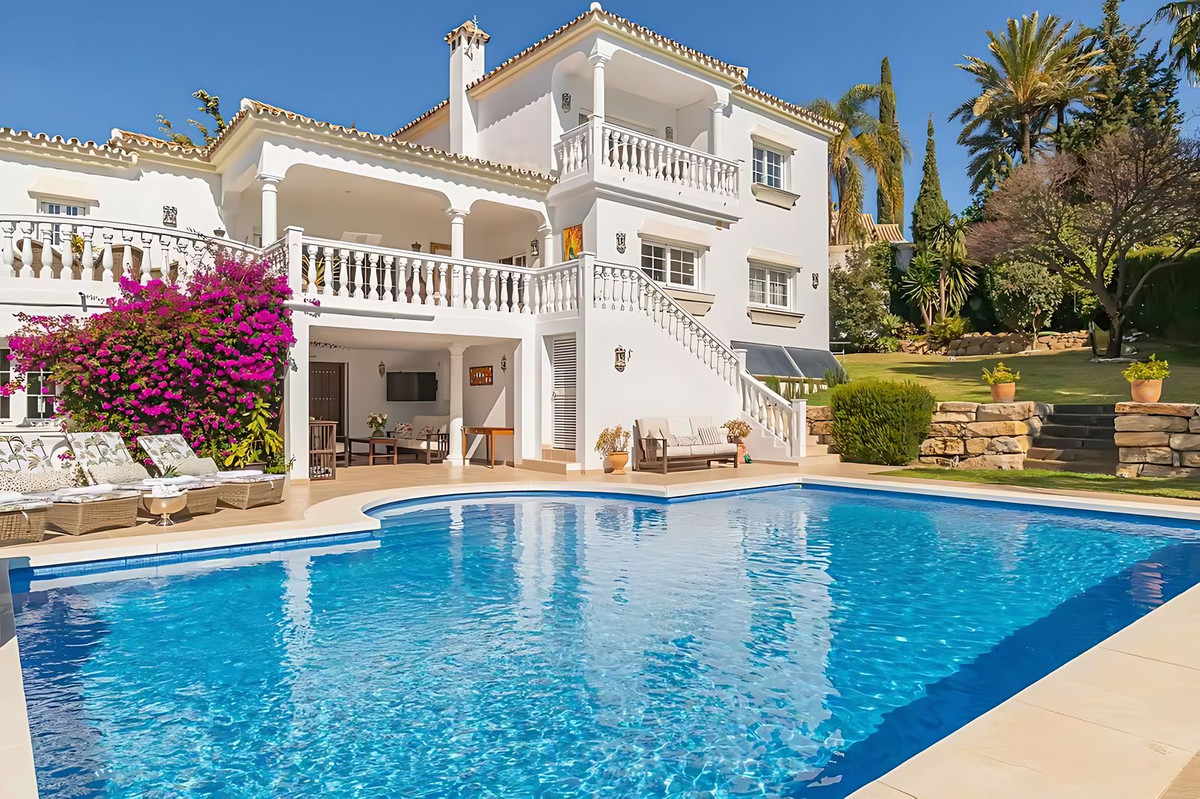 5-Bed Villa in El Paraíso, Estepona