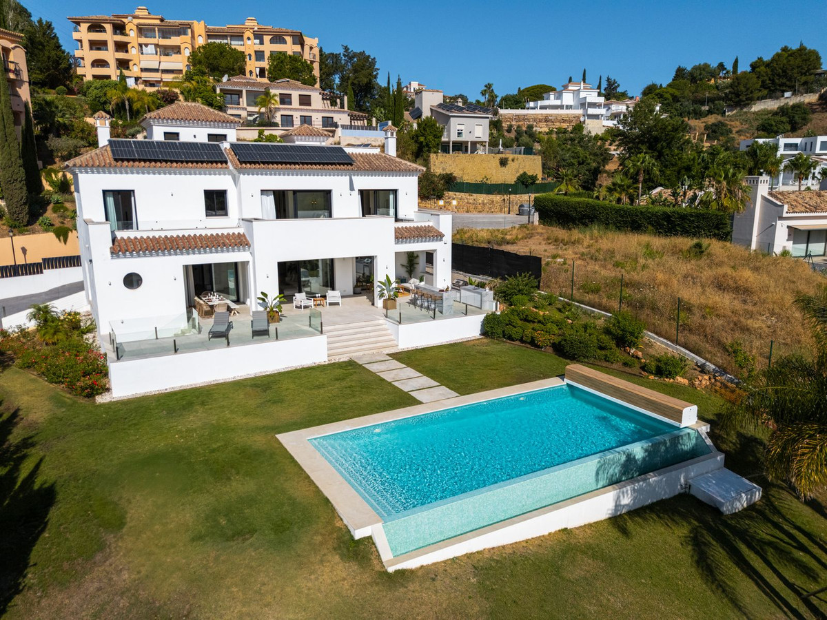 5-Bed Villa in Elviria