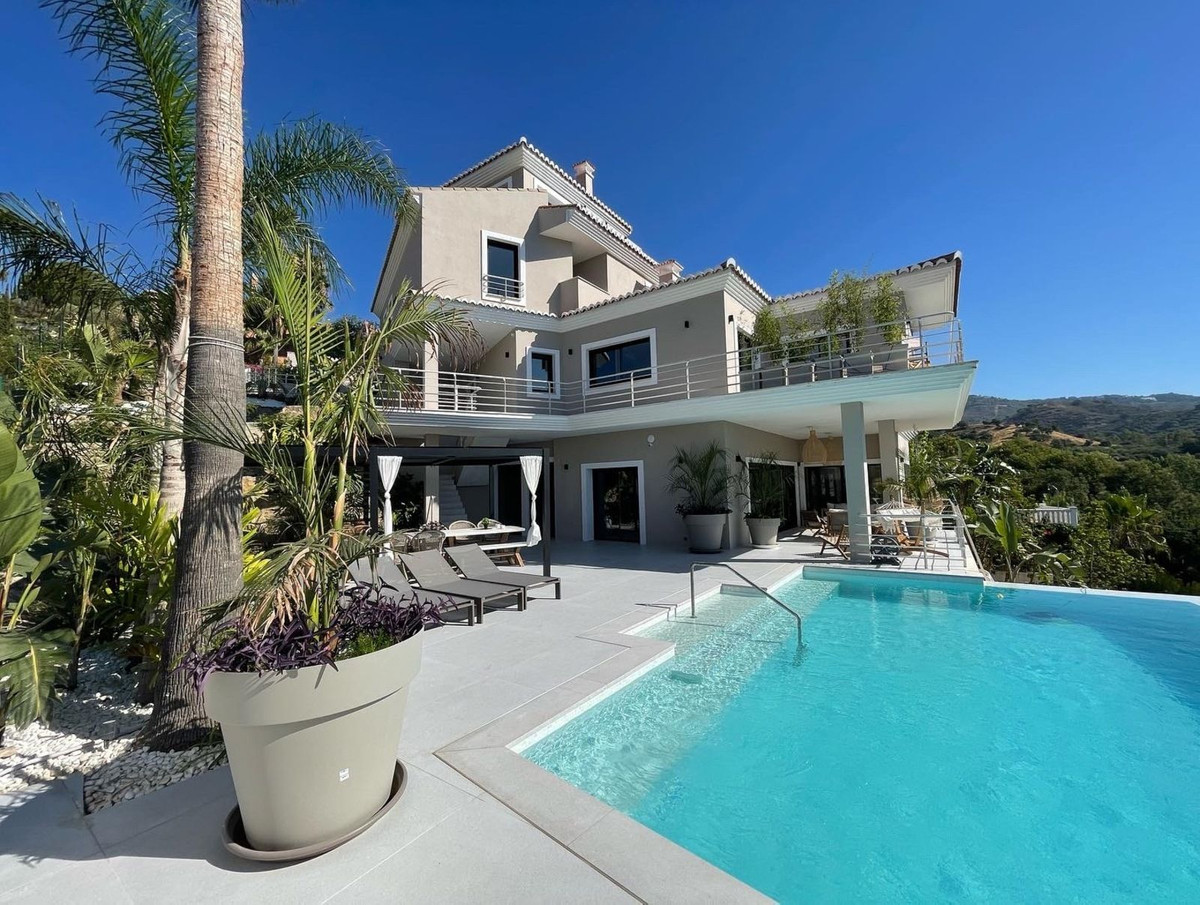 7-Bed Villa in Elviria