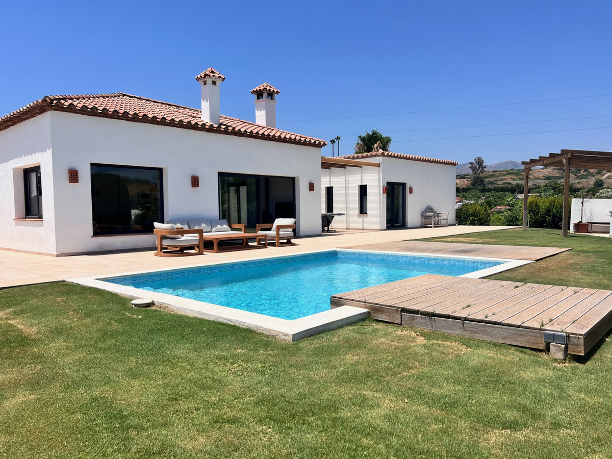 Modern 3-Bed Villa in Estepona
