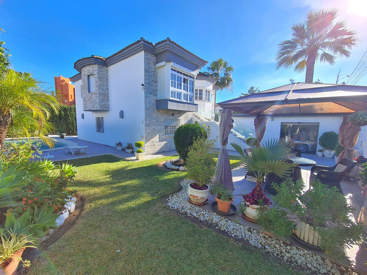Modern 3-Bed Villa in Estepona