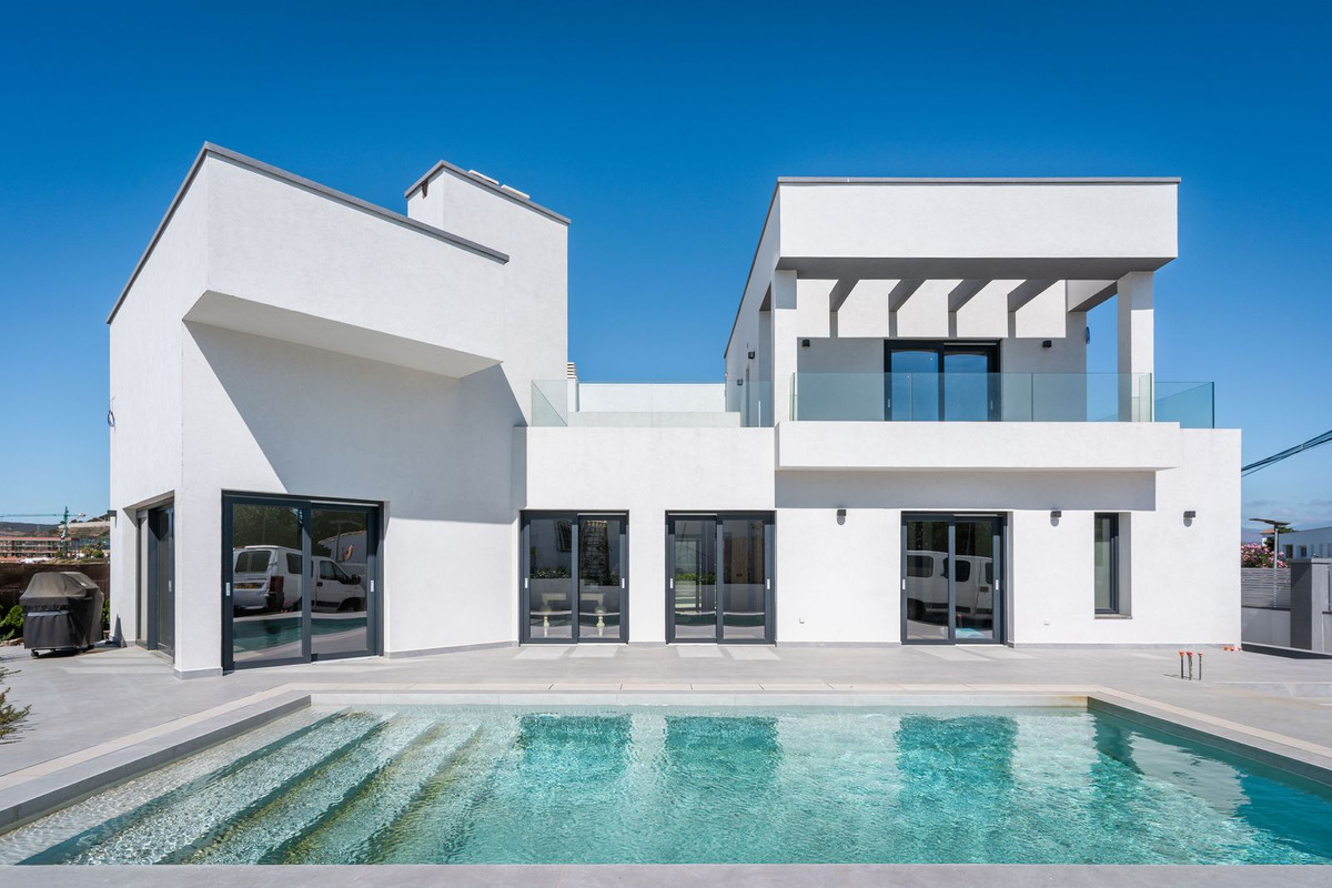 Modern 3-Bed Villa in Estepona