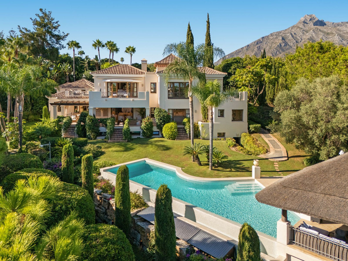 6-Bed Villa in Golden Mile