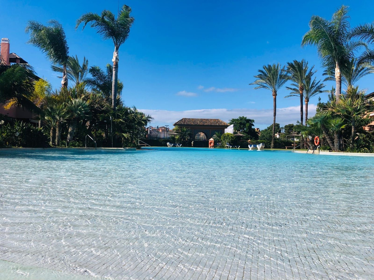 Frontline Beach 3-Bed Apartment in Guadalmina Baja