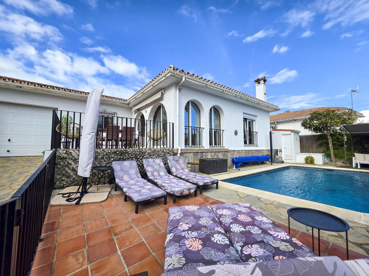 Modern 4-Bed Villa in La Duquesa