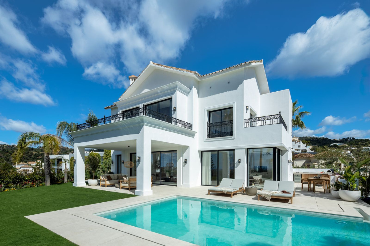 5-Bed Villa in Los Arqueros Golf