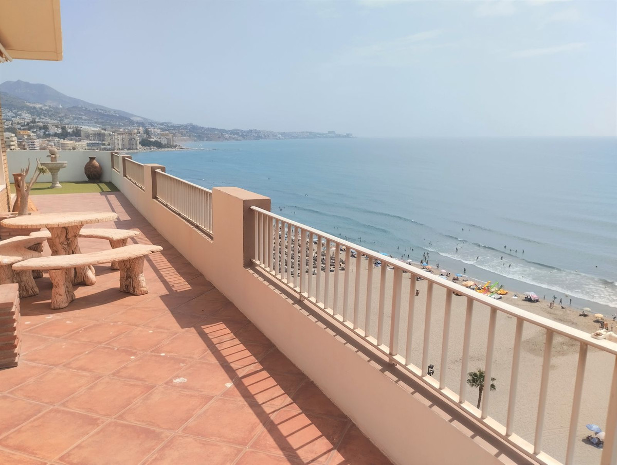 Frontline Beach 2-Bed Penthouse in Los Boliches