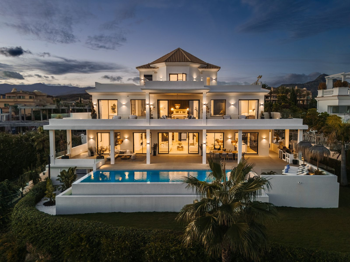 New-Build 6-Bed Villa in Los Flamingos Golf