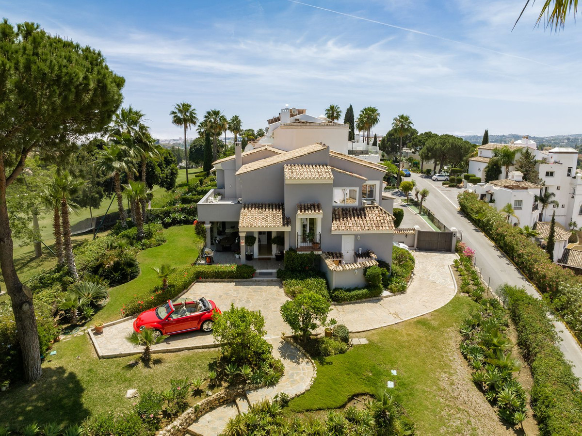 5-Bed Villa in La Quinta, Marbella