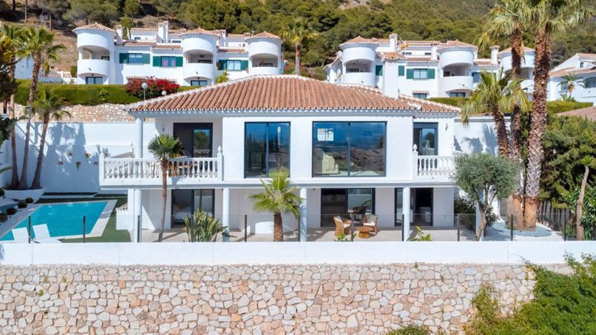 Modern 4-Bed Villa in Mijas