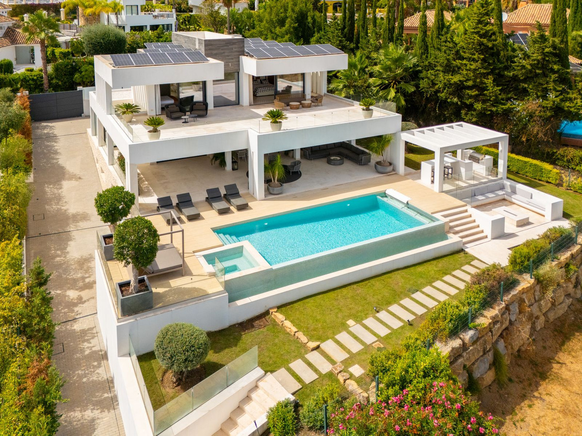 Frontline Beach 5-Bed Villa in Nueva Andalucía