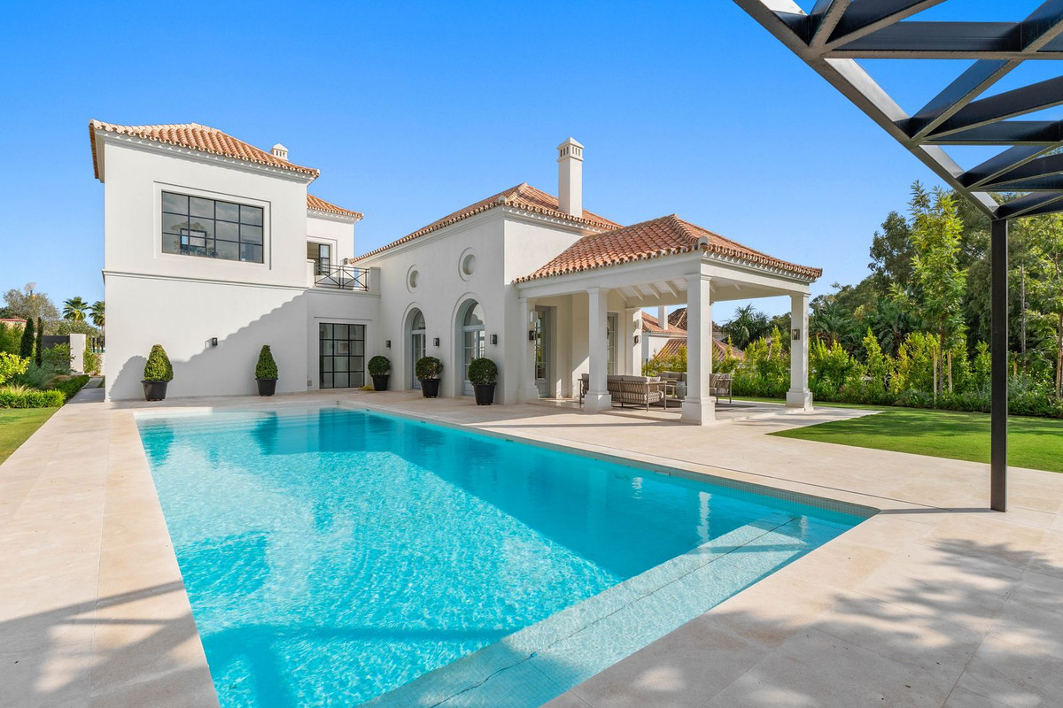 4-Bed Villa in Nueva Andalucía