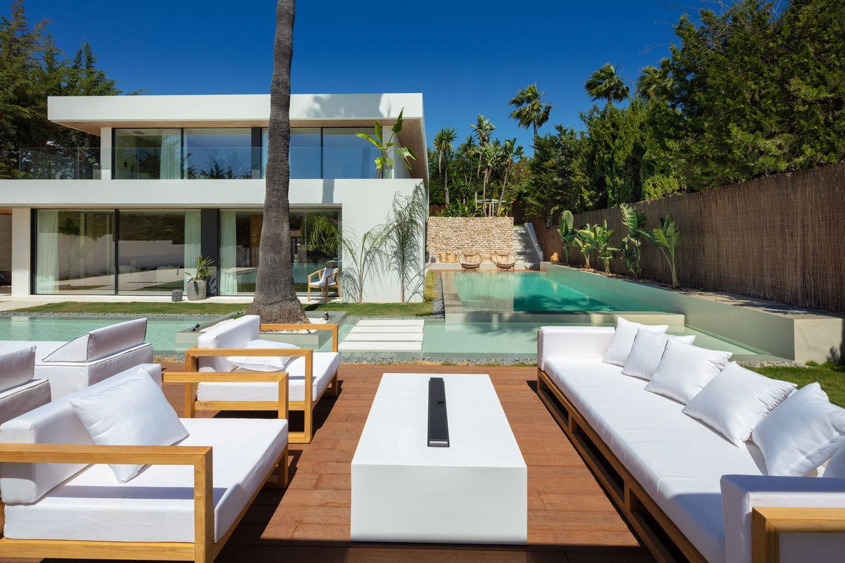 4-Bed Villa in Nueva Andalucía