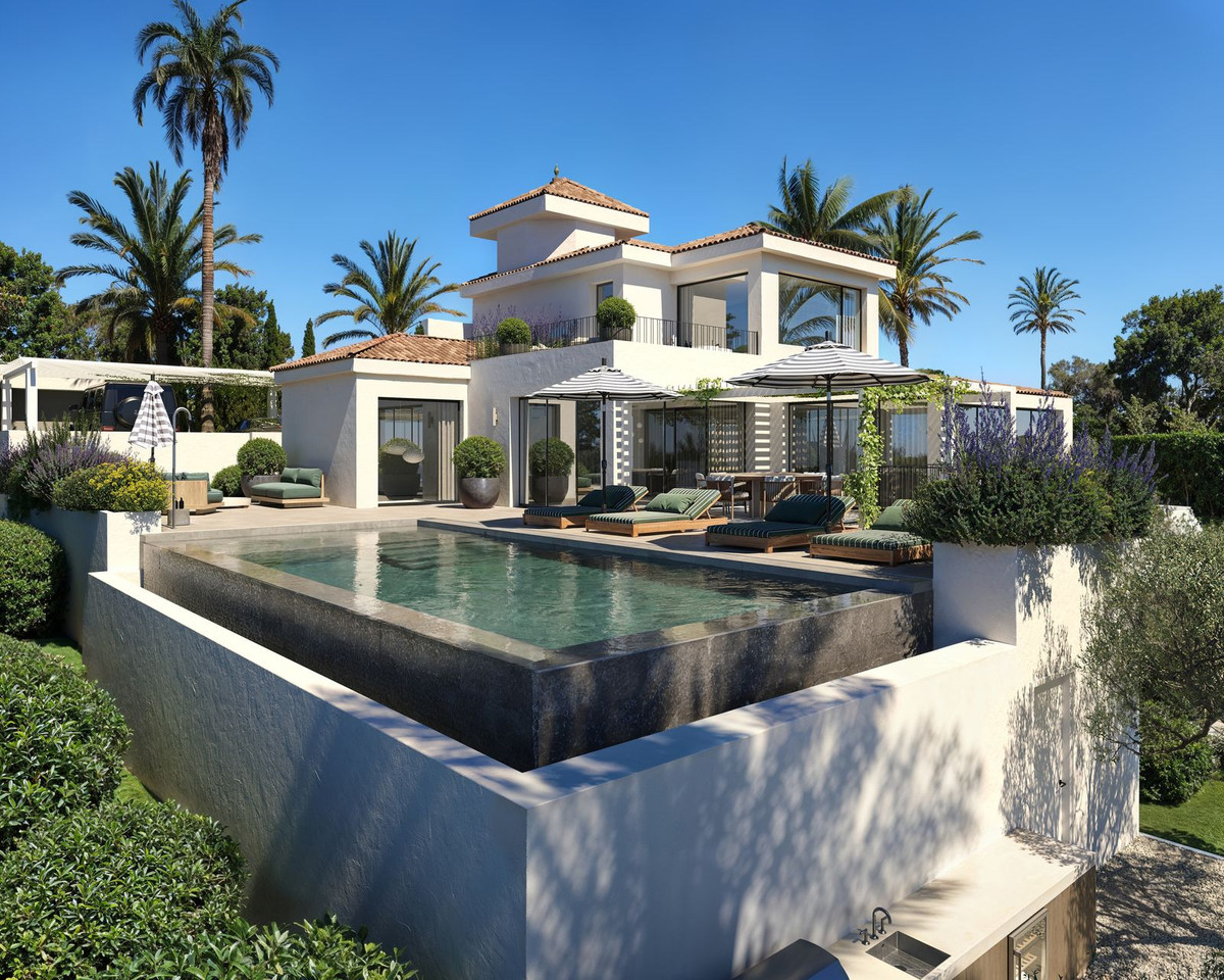 5-Bed Villa in Nueva Andalucía